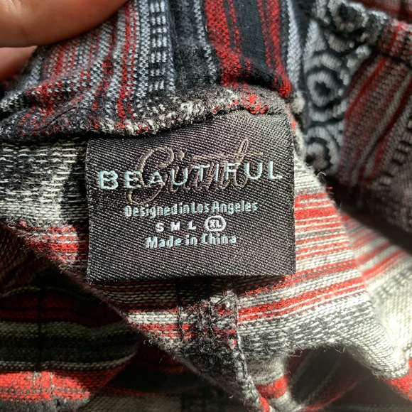 Men’s Aztec print shorts. Men’s size Xl - Picture 3 of 9